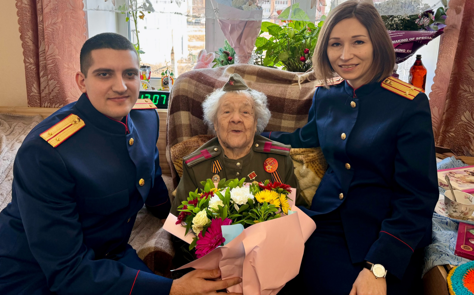 Следователи Владимирской области посетили 101-летнюю ветерана ВОВ