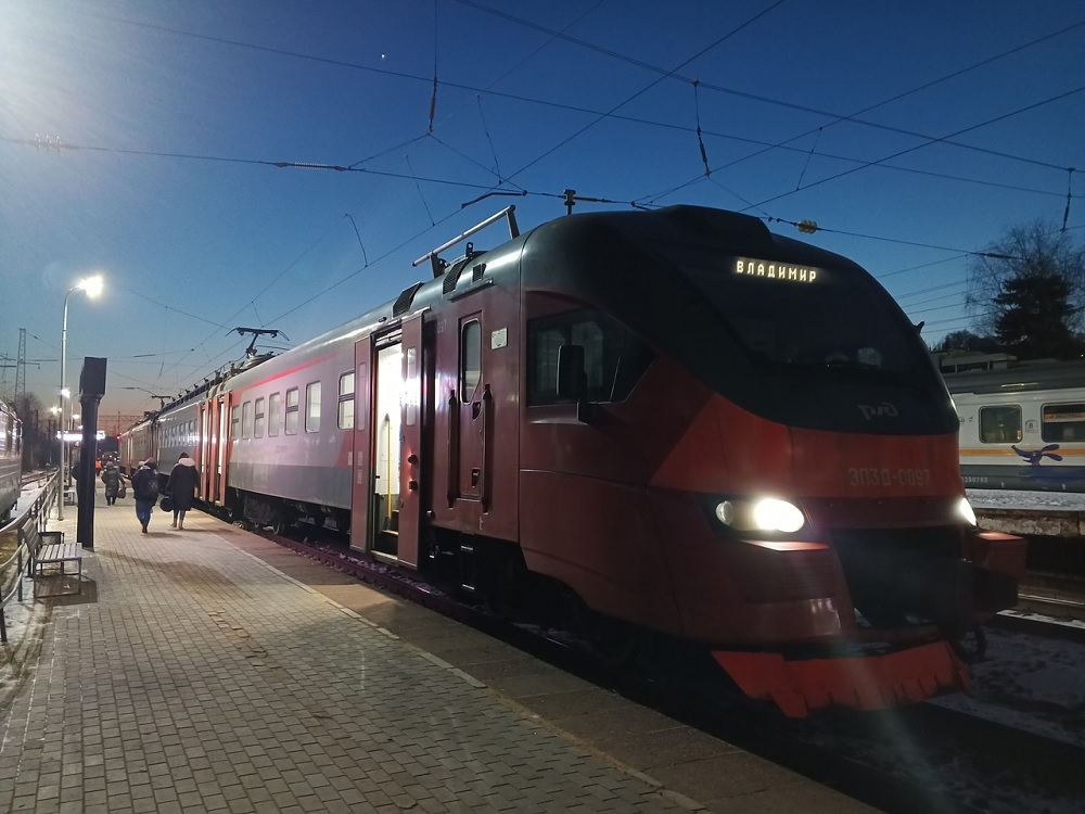 Житель Татарстана украл телефон у школьницы в электричке "Петушки - Владимир" 