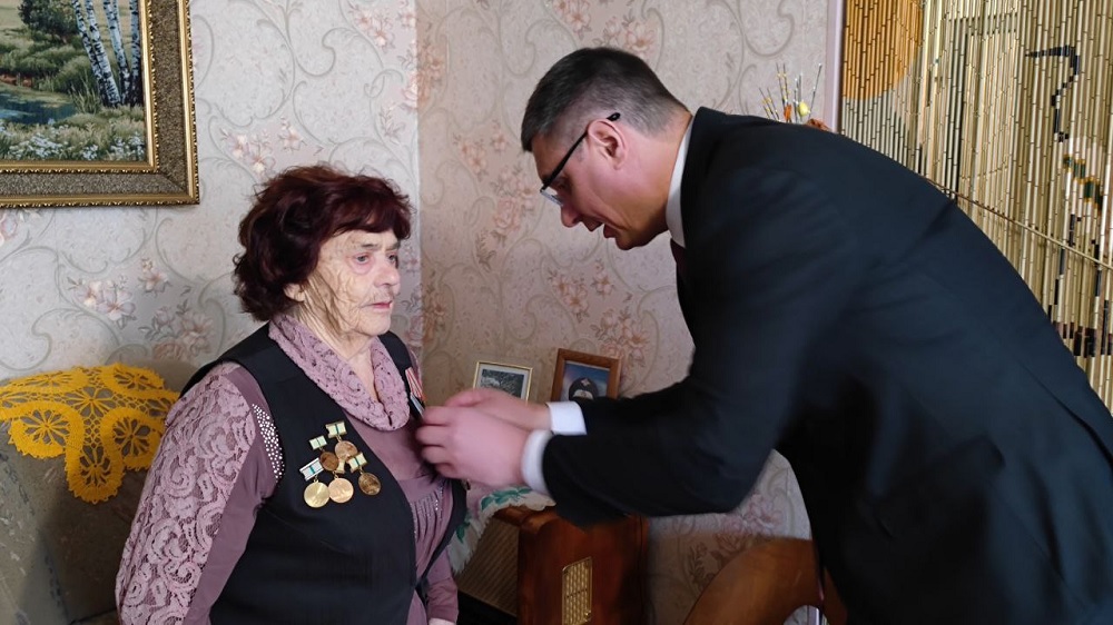 Блокаднице из Владимирской области вручили медаль к 80-летию Победы