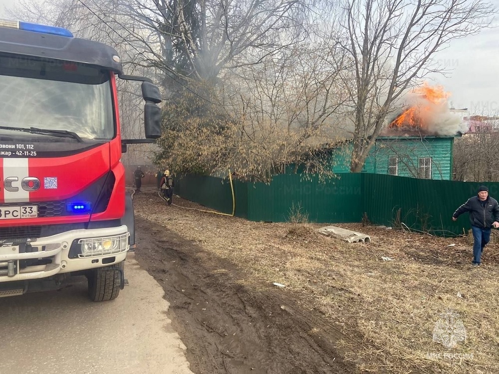 На улице Ватутина во Владимире загорелся жилой дом