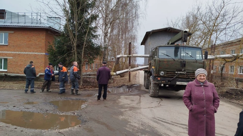 Во Владимире грузовик протаранил трубу с горячей водой