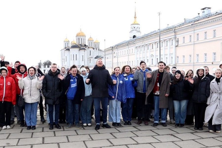 11 лет присоединения Крыма владимирцы отметил флешмобом