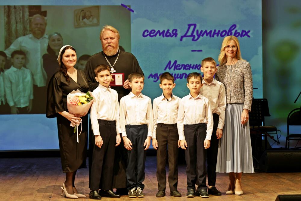 Семьи из Меленок и Гусь-Хрустального награждены знаком «Счастье – жить в семье»
