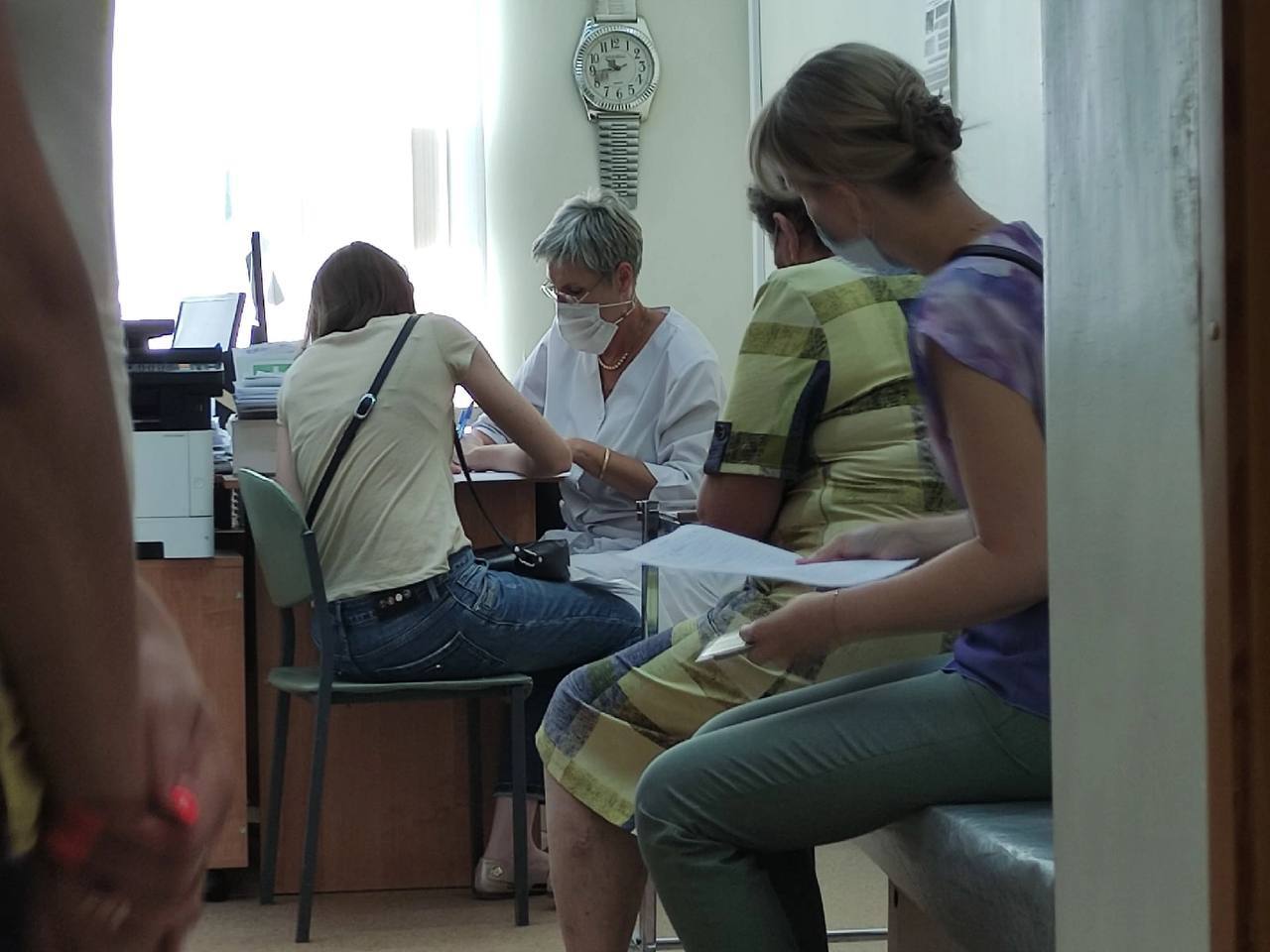 С начала года 8 тысяч владимирских медиков получили специальные соцвыплаты 
