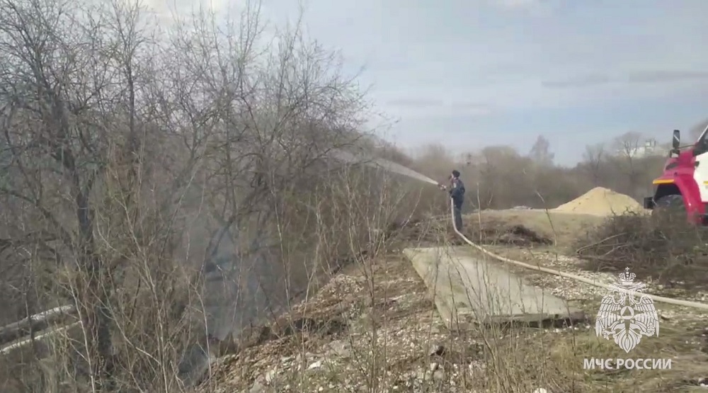 Во Владимирской области за сутки произошли 38 пожаров сухой травы 