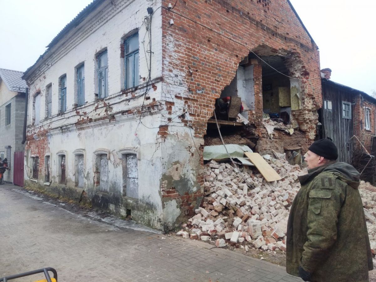 В Судогде решили снести проблемный полуразвалившийся дом