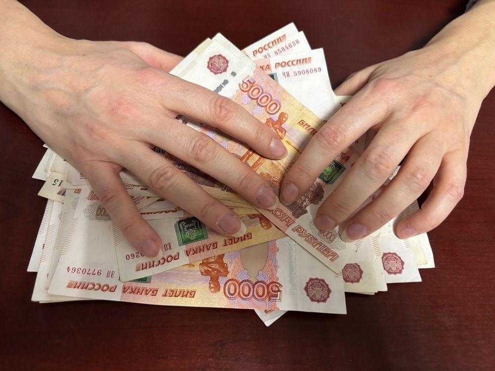 Юрист Илья Чемоданов компенсирует пенсионерке потери миллионных "инвестиций"
