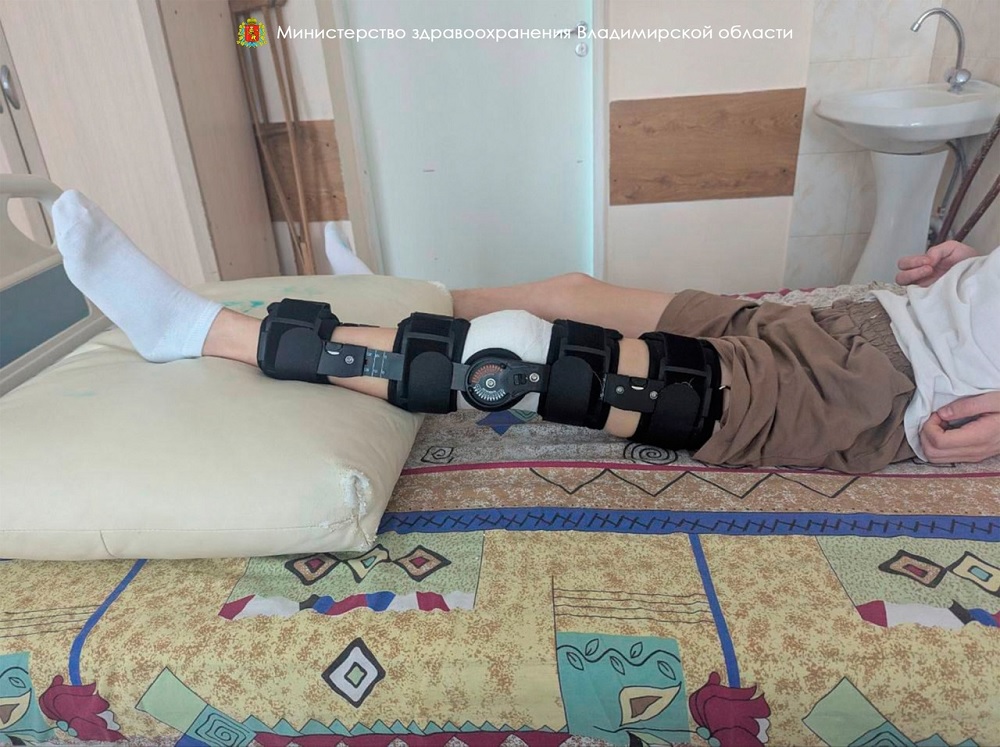 Владимирские врачи провели сложную операцию подростку с травмой колена