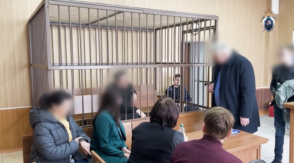 Бывший начальник покровской колонии и его зам попали под следствие за взятки от осужденных