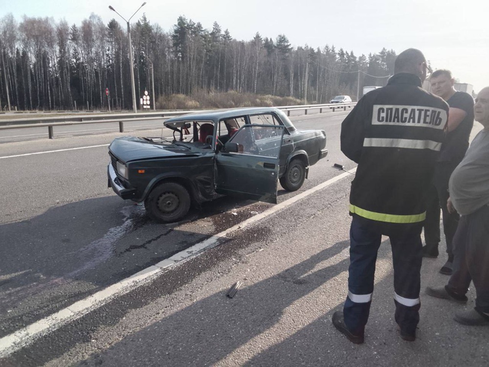 На южном объезде Владимира легковушка врезалась в большегруз и перевернулась 