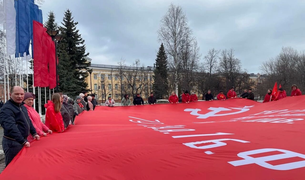 Во Владимире и Коврове планируют развернуть большое Знамя Победы
