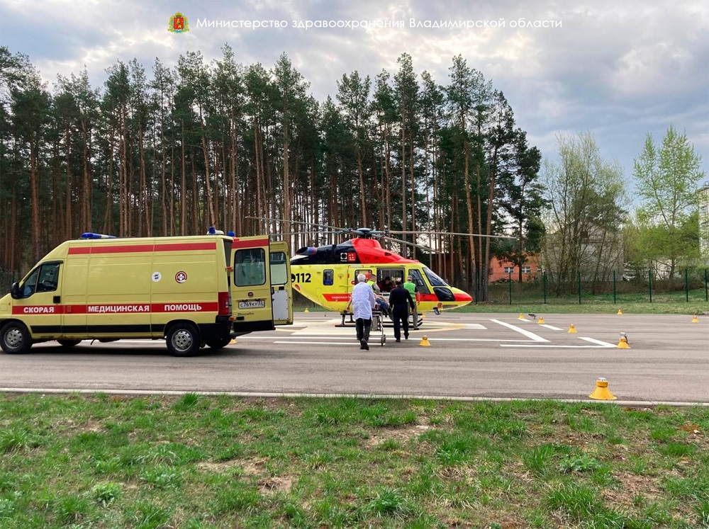 Перенесшего инсульт жителя Покрова доставили в Москву на вертолете