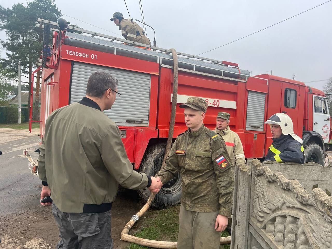 Более 200 пожарных контролируют пожароопасную зону после ЧП в Киржаче