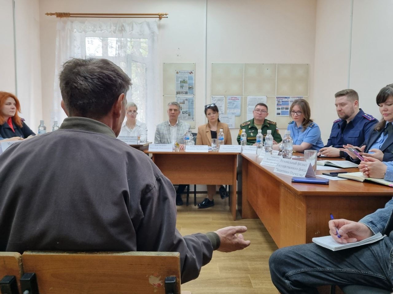 К экспертам областного проекта «Правовой поезд» обратились жители деревни Неклюдово и посёлка Иванищи