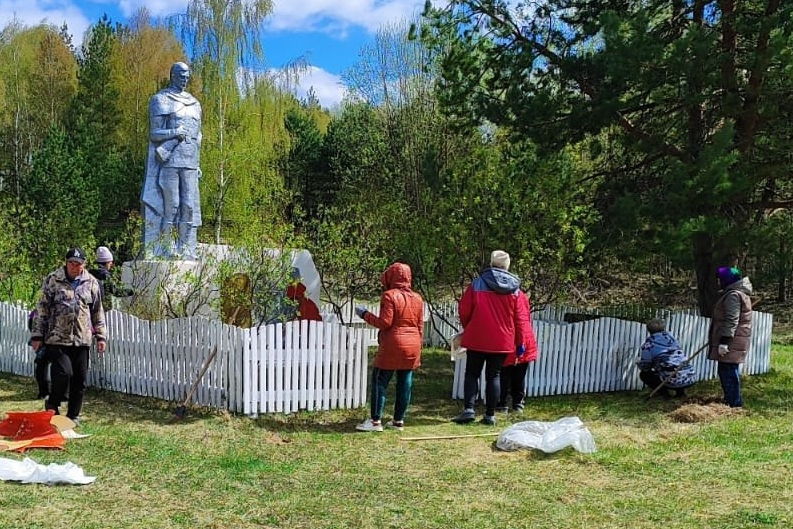 В Селивановском районе после вмешательства прокуратуры отремонтирован мемориал