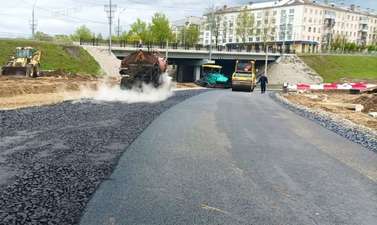 Во Владимире проложили асфальт на дороге в парке у ДДюТ