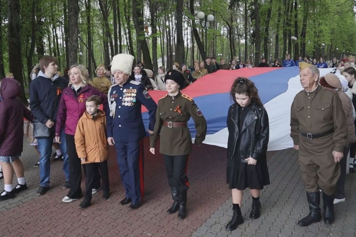 Народы Владимирской области развернули огромный триколор