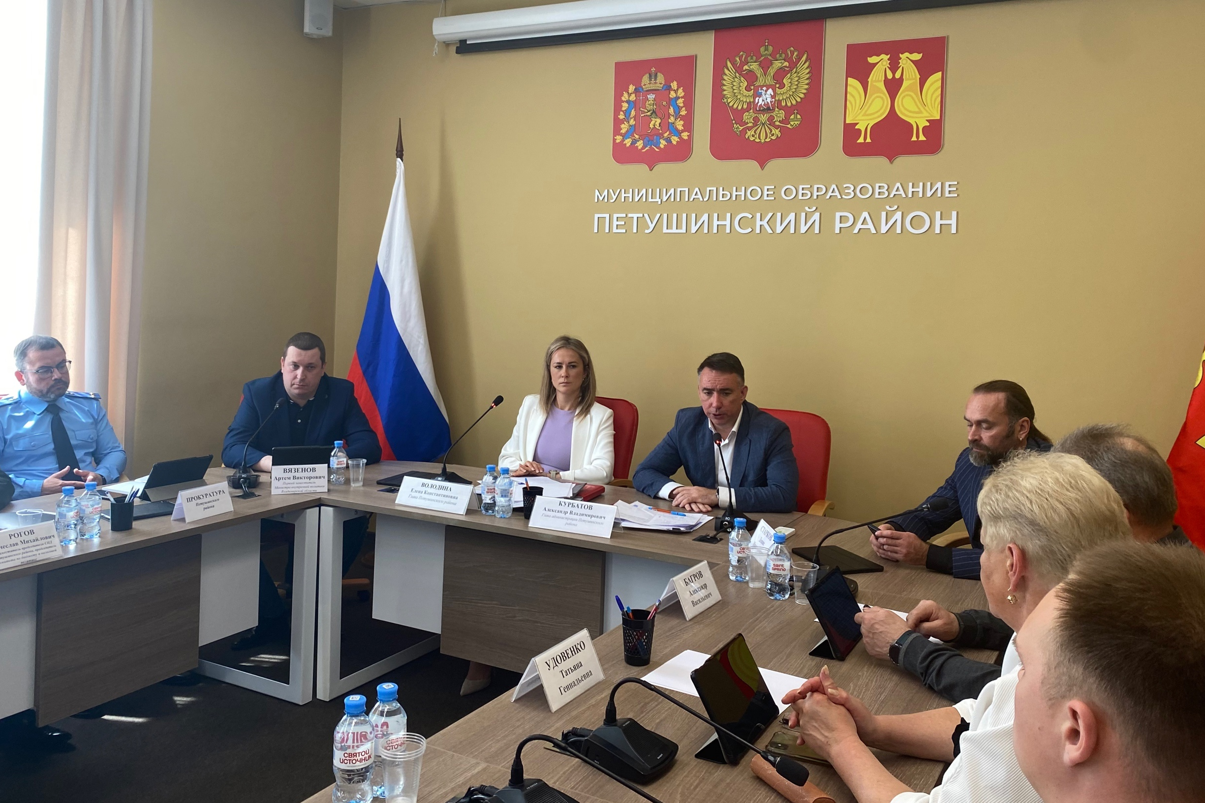 В границах Петушинского района образуют муниципальный и городской округа