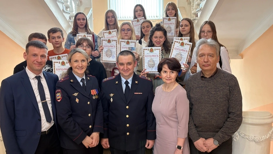Студенты ВлГУ и школьники создали плакаты по предупреждению мошенничеств
