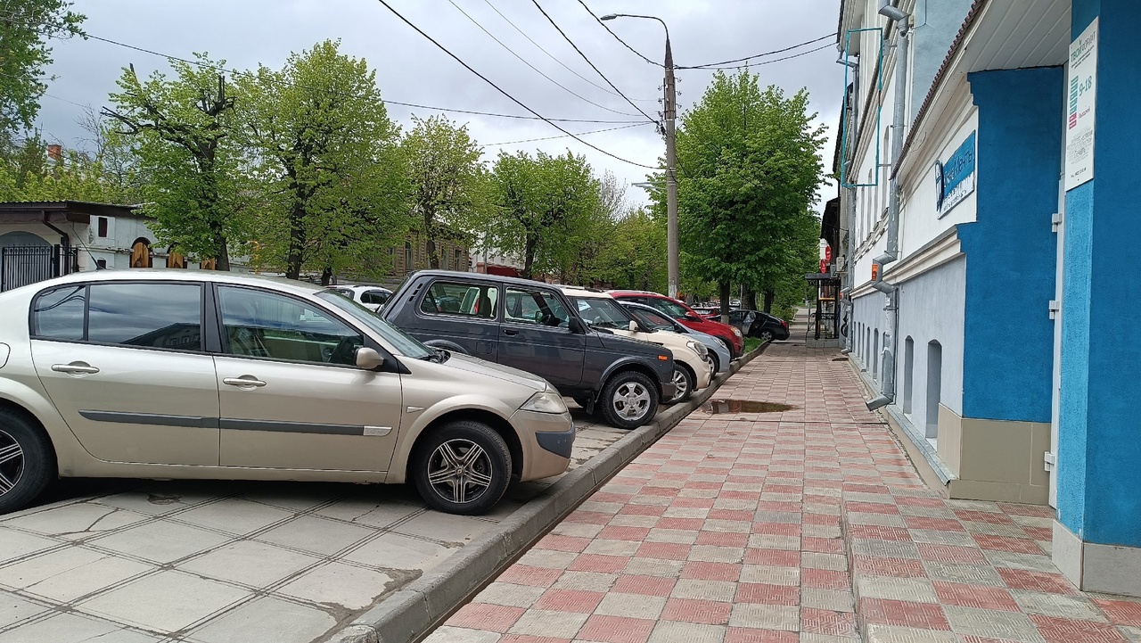 Парковка в России может стать бесплатной, но не для всех: кому повезет - новая инициатива в Госдуме
