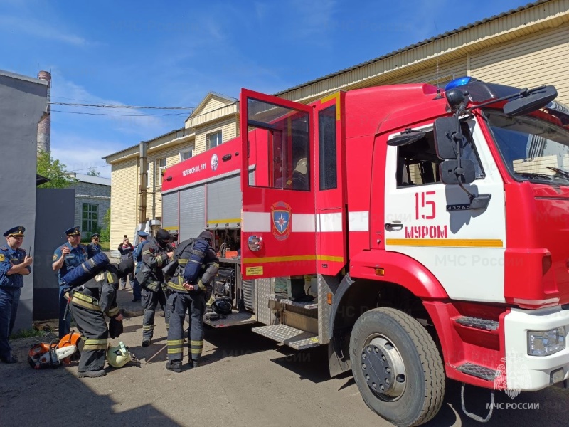 Муромские пожарные отработали действия при ЧП на железнодорожном предприятии