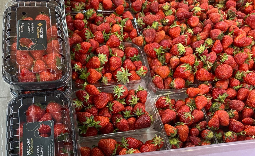 Как выбрать спелую и сладкую клубнику по цвету, хвостику и форме - в Роскачестве раскрыли секреты