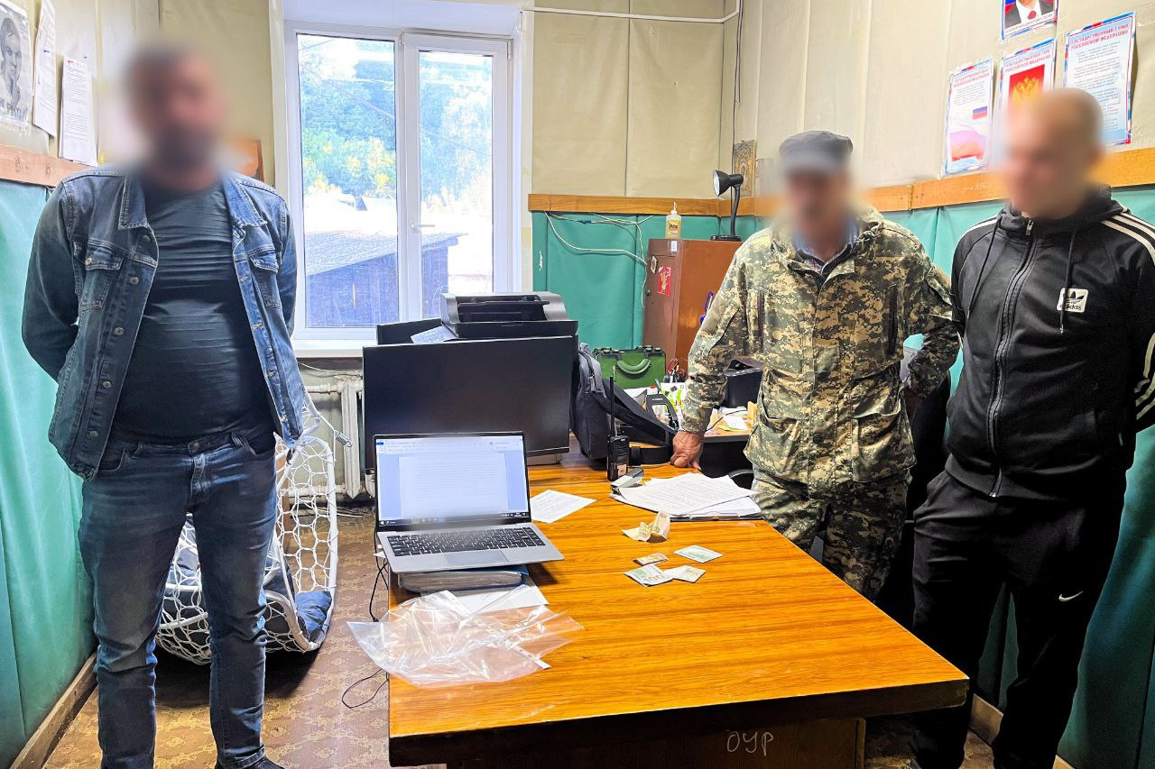 В Гороховце иностранца заключили под стражу за попытку дать взятку полицейскому