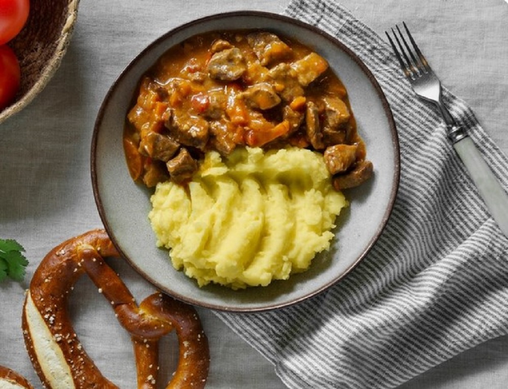 Не мука и не крахмал: вот что еще можно добавить в подливу для густоты - хитрость от опытных хозяек 