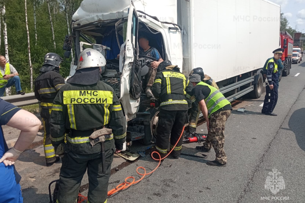 Спасатели деблокировали пострадавшего в ДТП водителя в Вязниковском районе