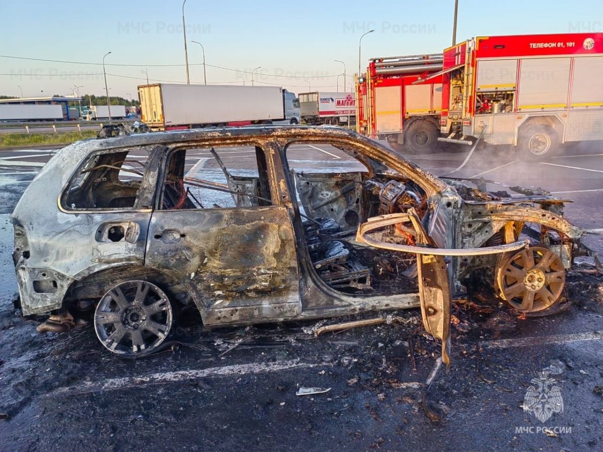 На трассе М-12 под Муромом вспыхнул легковой автомобиль