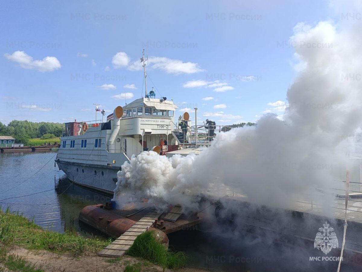 На Оке во Владимирской области тушили наливной танкер 48 человек в рамках учений