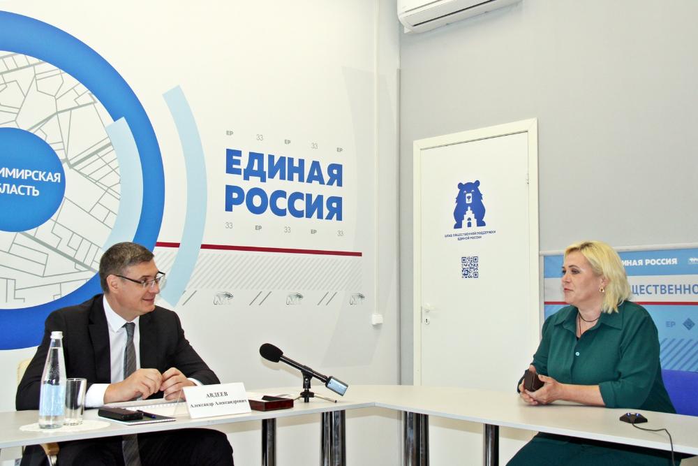 Губернатор Владимирской области провел личный прием граждан и решил актуальные проблемы районов
