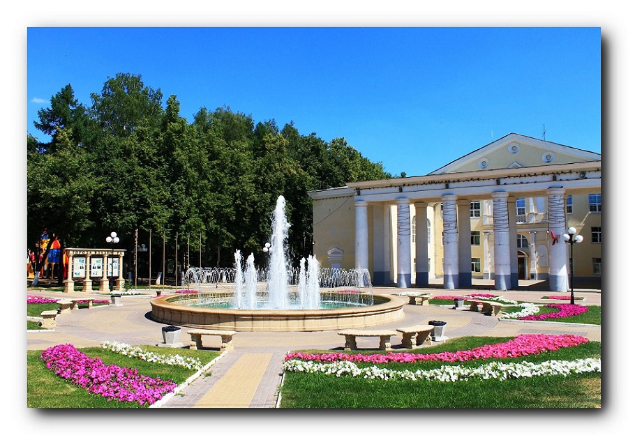 Власти Владимира проводят торжественную церемонию отправки призывников в армию