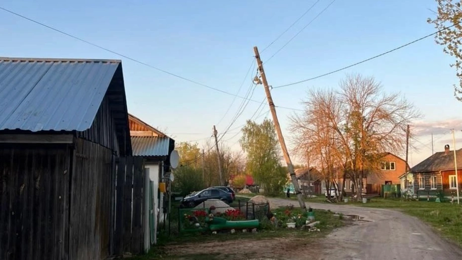 В селе под Судогдой фонарный столб мог обрушиться на жилой дом