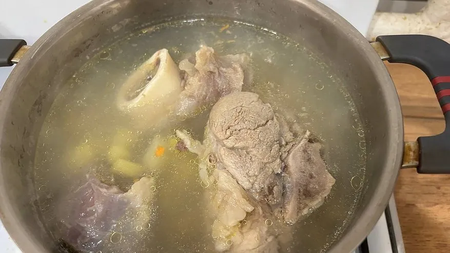 Нужно ли снимать пену при варке мяса? Правда, о которой молчат повара