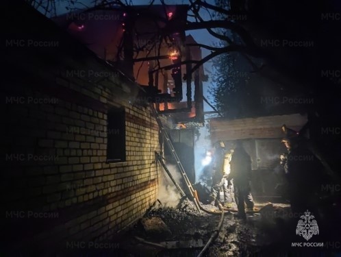 Владимирские пожарные локализовали огонь в частном доме за несколько часов