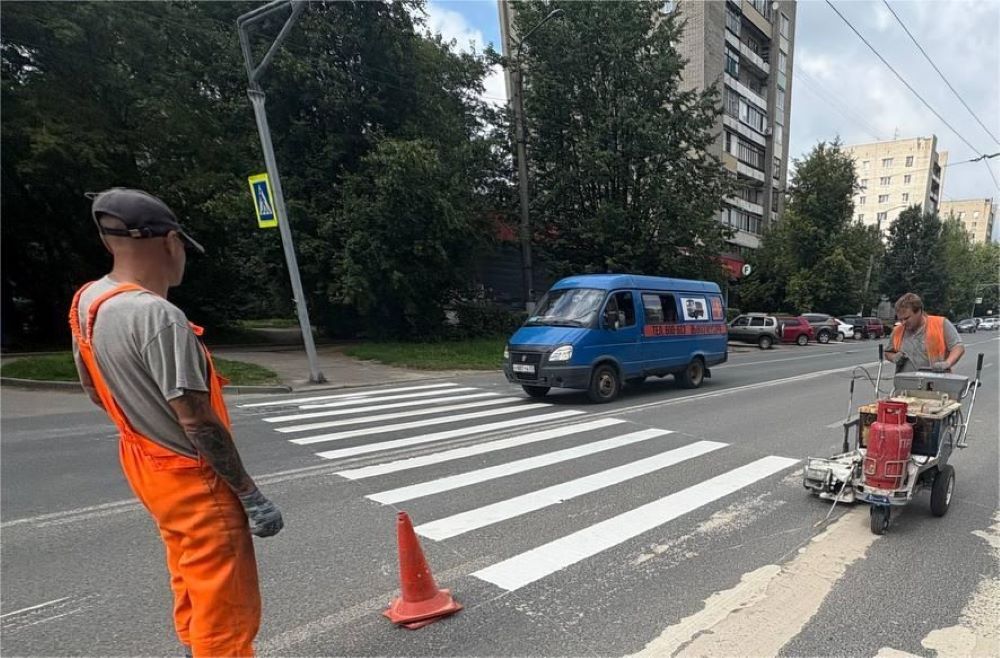 Во Владимире дорожники уложили два «лежачих полицейских» на улице Казарменной