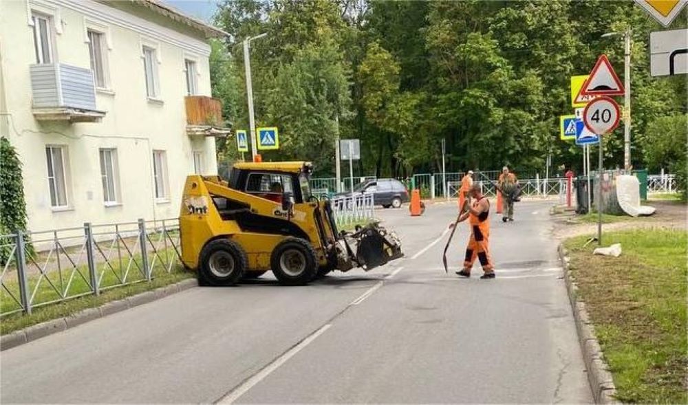 На остановке «Улица Красноармейская» во Владимире продолжается обновление тротуарной плитки