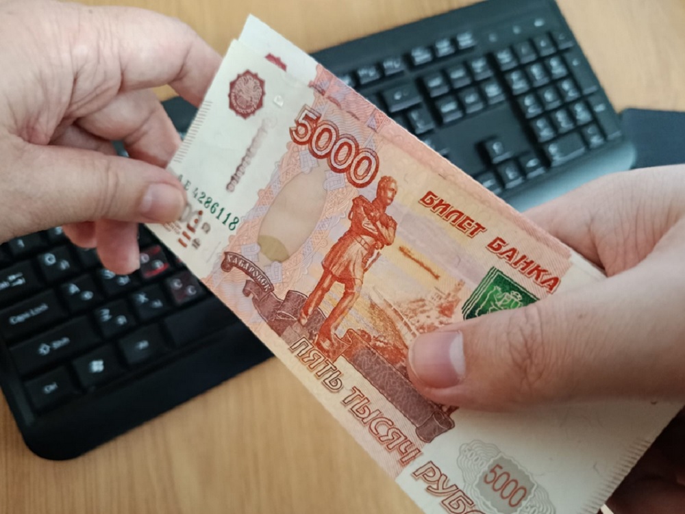 И работающим, и неработающим. Эту сумму добавят к пенсии абсолютно всем пенсионерам 