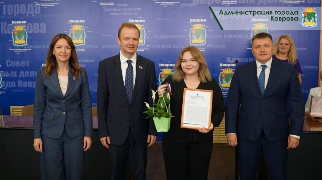 Трое выпускников интернатов в Коврове получили новые квартиры с ремонтом