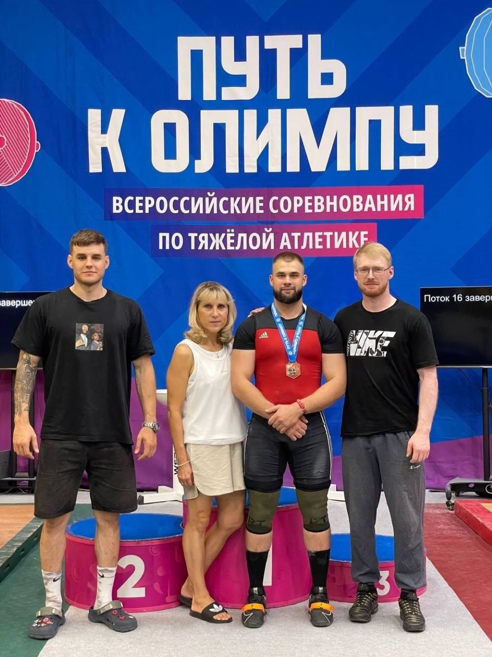 Восемь медалей привезли домой владимирские штангисты