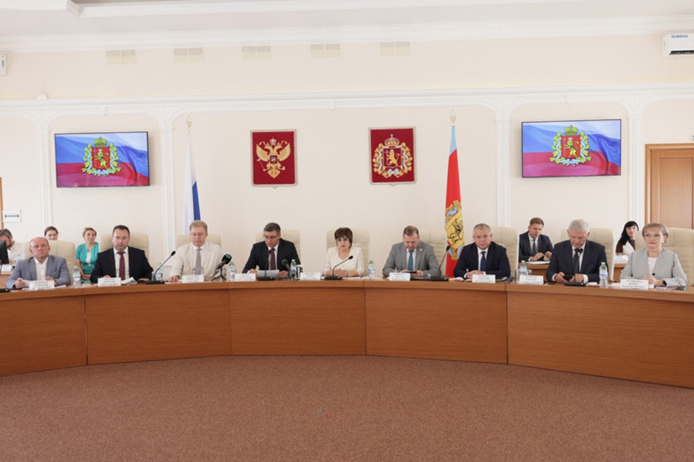 Ольга Хохлова подвела итоги весенней сессии Законодательного Собрания