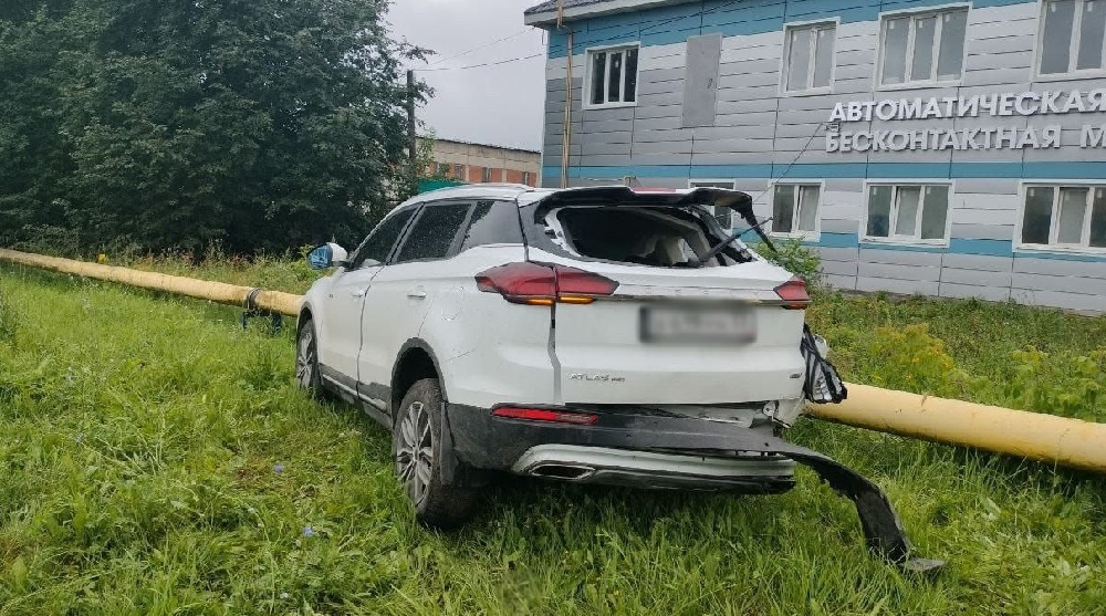 В Александрове произошло столкновение легковушки с автобусом