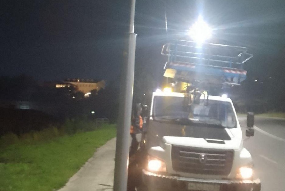 Коммунальщики провели плановые работы по благоустройству города в ночное время