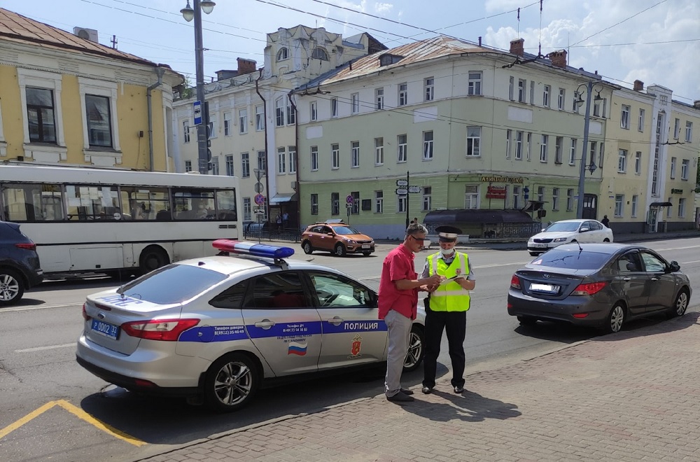 Эксперты назвали фразы, которые могут привести к проблемам с ГАИ - автомобилистам нужно запомнить их раз и навсегда 