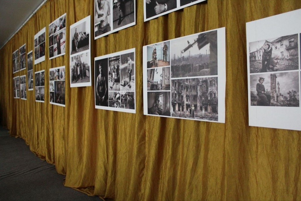 Пронзительная фотовыставка о подвиге и памяти