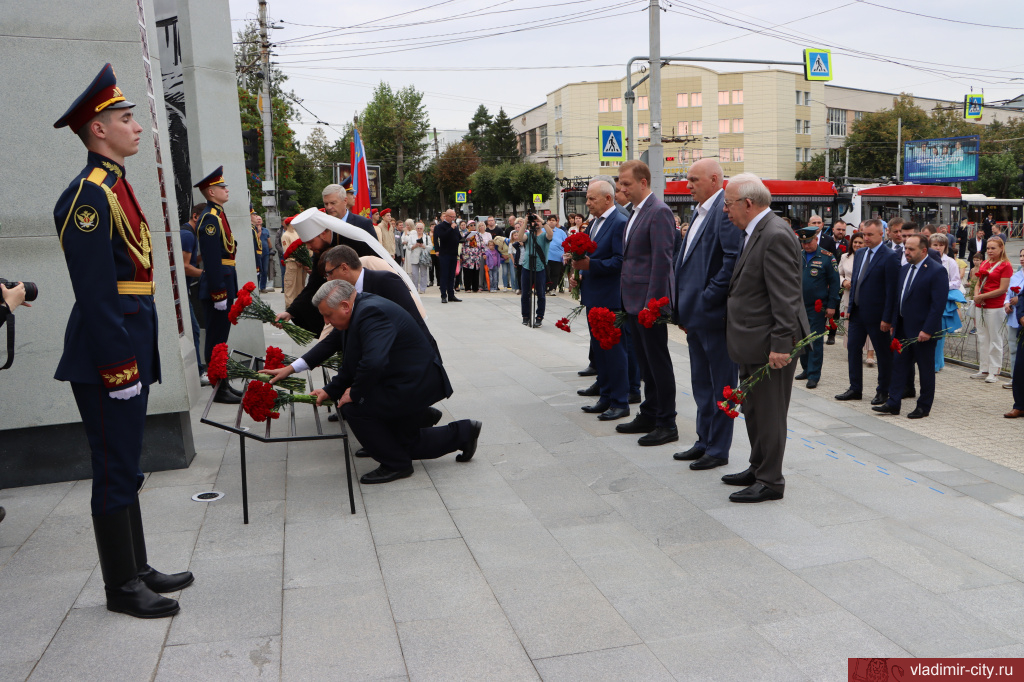 Во Владимире торжественно открыли стелу «Город трудовой доблести»