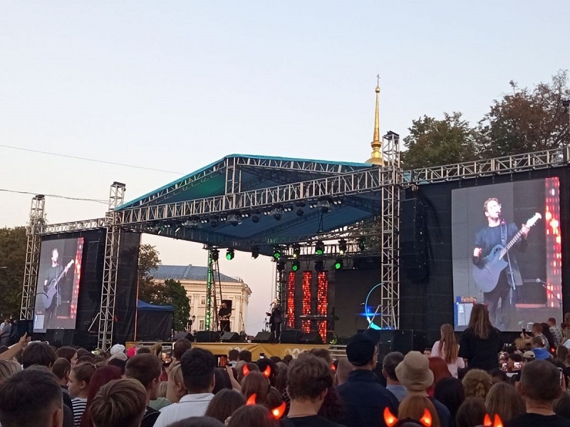 Жители Владимира на Дне Города подпевали Виталию Гогунскому "Шнягу шняжную" 