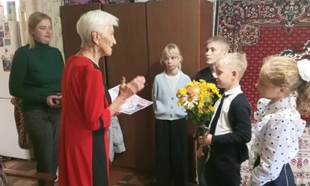Суздальские школьники навестили ветеранов педагогического труда