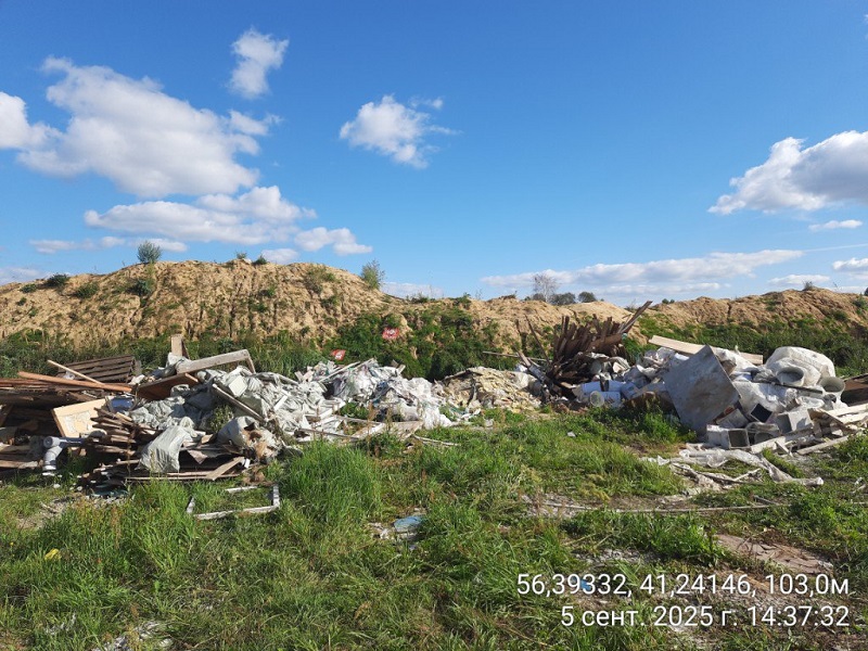 Прокуратура требует убрать незаконную мусорную площадку в Ковровском районе
